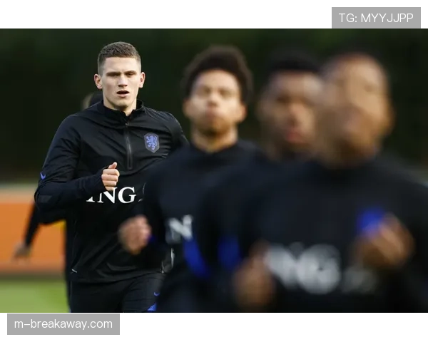 动态:热刺主力中卫范德文赛季报销,防线效率面临严峻考验 动态:热刺主力中卫范德文赛季报销,防线效率面临严峻考验