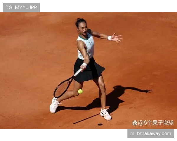 日本队Saori Yamauchi决赛两分炮锁定胜局，获MVP后与队友击掌